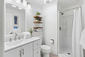 Combined shower/bathtub, hair dryer, towels, soap