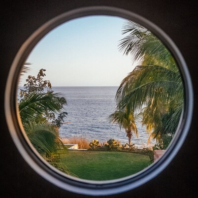 Casa de la Luna - Your Escape to Paradise in Stunning Oceanfront Home