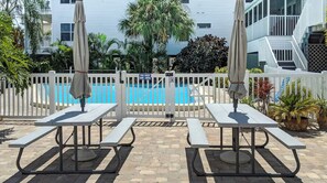 Alberca al aire libre y alberca climatizada