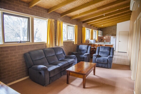 Living room - Cherry Lane Apartments (Bright)