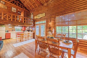 Dining - This cabin is a 2 bedroom(s), 1.5 bathrooms, located in Saugatuck, MI. (Saugatuck)