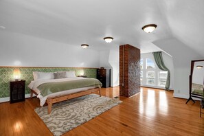 2 habitaciones, escritorio, tabla de planchar con plancha y wifi gratis 