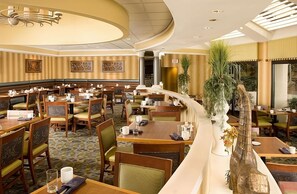 Dining - Great Relaxing Overnight Stay! Spacious unit located in the heart of Duluth (Duluth)