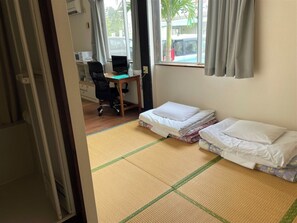 1 dormitorio, escritorio, wifi gratis y ropa de cama