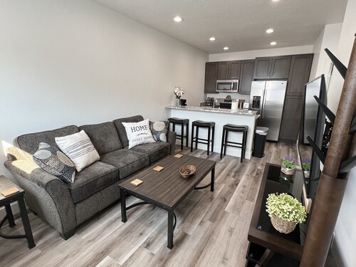 Newly remodeled, centrally located apartment - Unit B