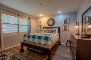 2 bedrooms, iron/ironing board, Internet, bed sheets