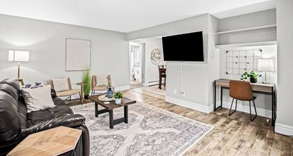 Prime Location! King Bed near Mt. Clemens Downtown