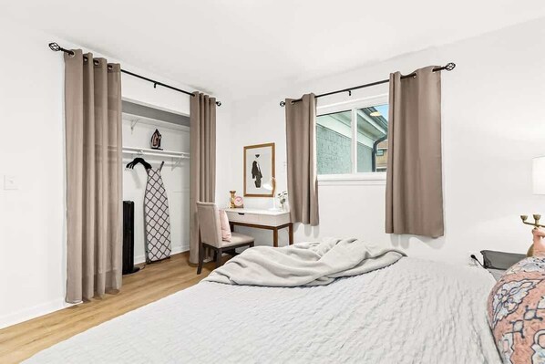 1 habitación, tabla de planchar con plancha, wifi y ropa de cama