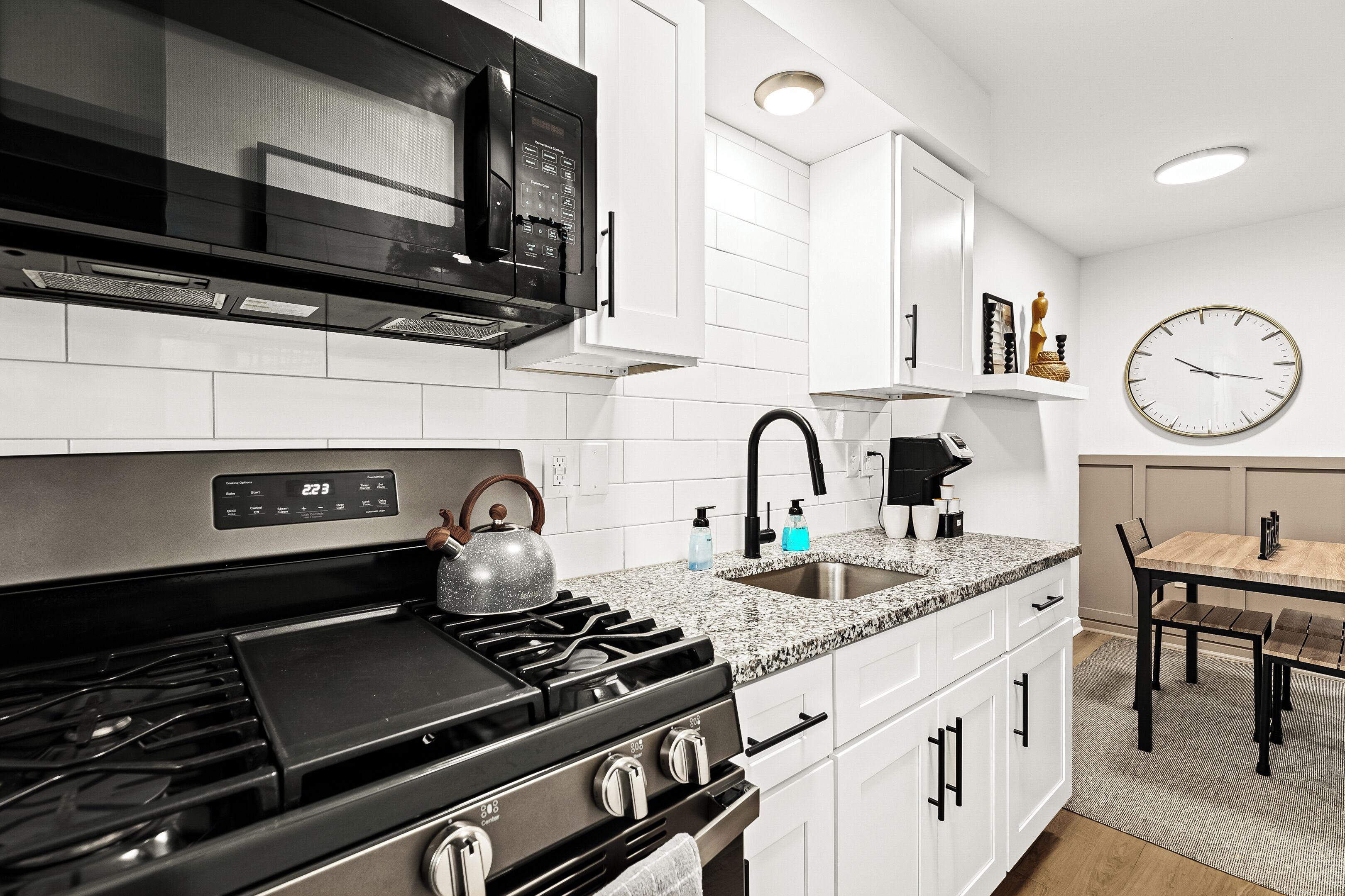 ثلاجة، ميكروويف، فرن، موقد طهي مسطح