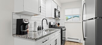 Pet-Friendly 1BR Flat with Dog Park & King Bed