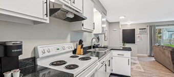 Quiet Cozy End Unit Near Mt. Clemens Downtown