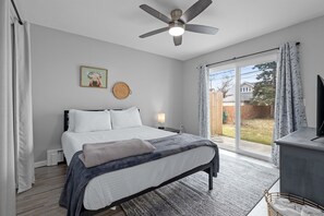 1 habitación, escritorio, tabla de planchar con plancha y wifi