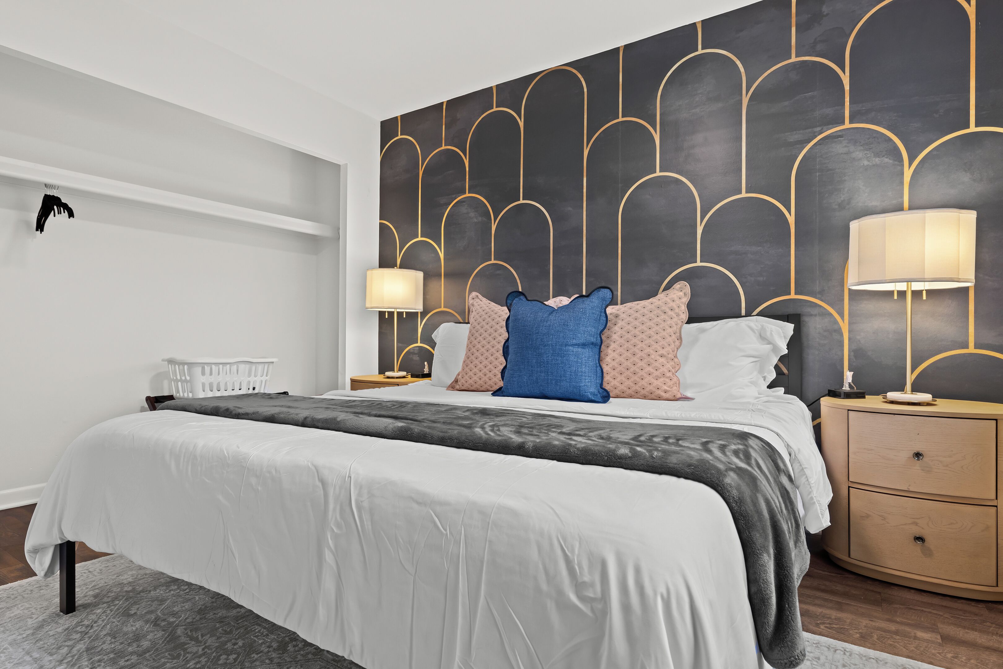 2 slaapkamers, een bureau, een strijkplank/strijkijzer, gratis wifi