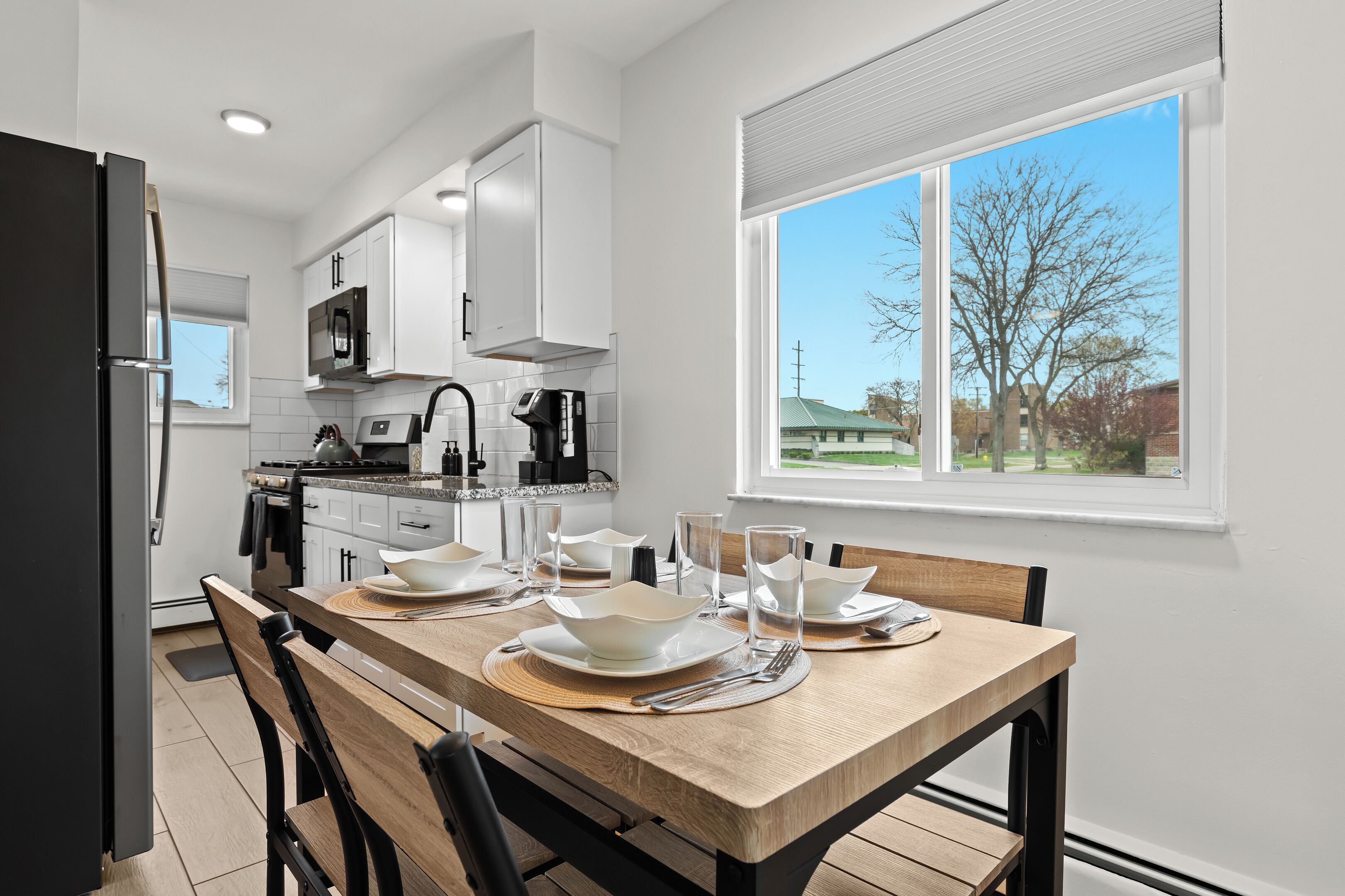 Kjøleskap, mikrobølgeovn, ovn og kokeplater