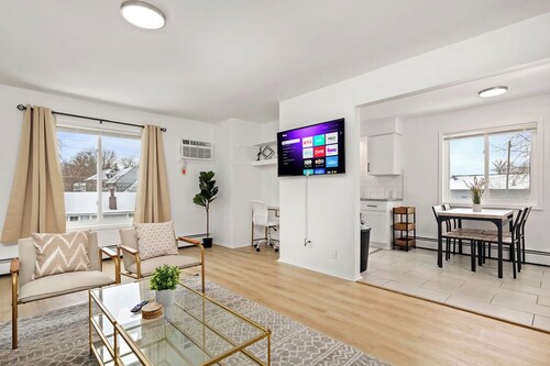 2nd Floor, Corner unit ft. King Bed + Workspace