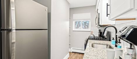 Refrigerador, microondas, horno, placa de cocina
