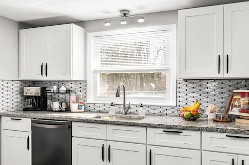 Warm & Spacious 2BR | Huge Backyard | Shelby Twp