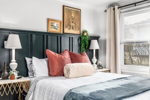 4 Schlafzimmer, Schreibtisch, Bügeleisen/Bügelbrett, Reisekinderbett