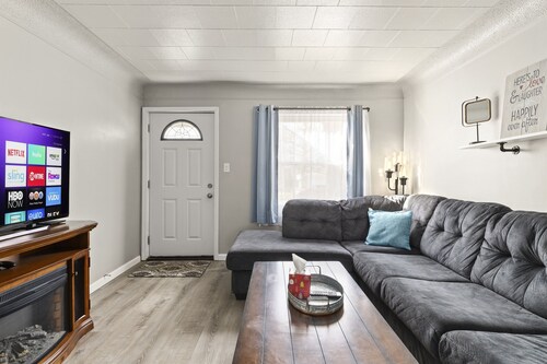 Great Location! Cozy Home with Huge Backyard