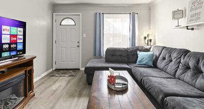 Great Location! Cozy Home with Huge Backyard