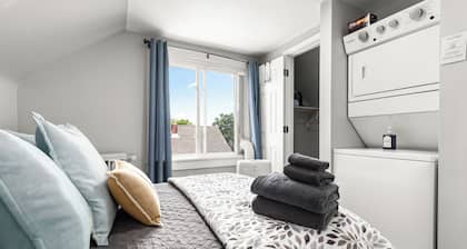 Prime Location! 2BR, King Bed w/ Laundry