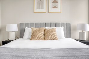 2 bedrooms, iron/ironing board, WiFi, bed sheets - Dreamy Chinatown/Theater District 2BR w/ Gym & W/D, nr T, by Blueground (Boston)