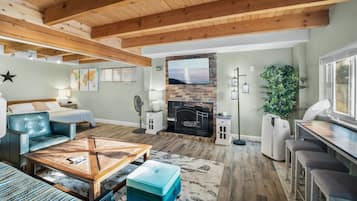 4 bedrooms, desk, iron/ironing board, travel crib