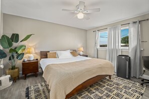 4 bedrooms, desk, iron/ironing board, travel cot - Mtn+City Views 4BR Firepit FamilyRetreat NearUNR (Reno)