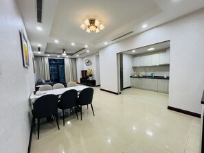 City Apartment, 1 Bedroom | Living area