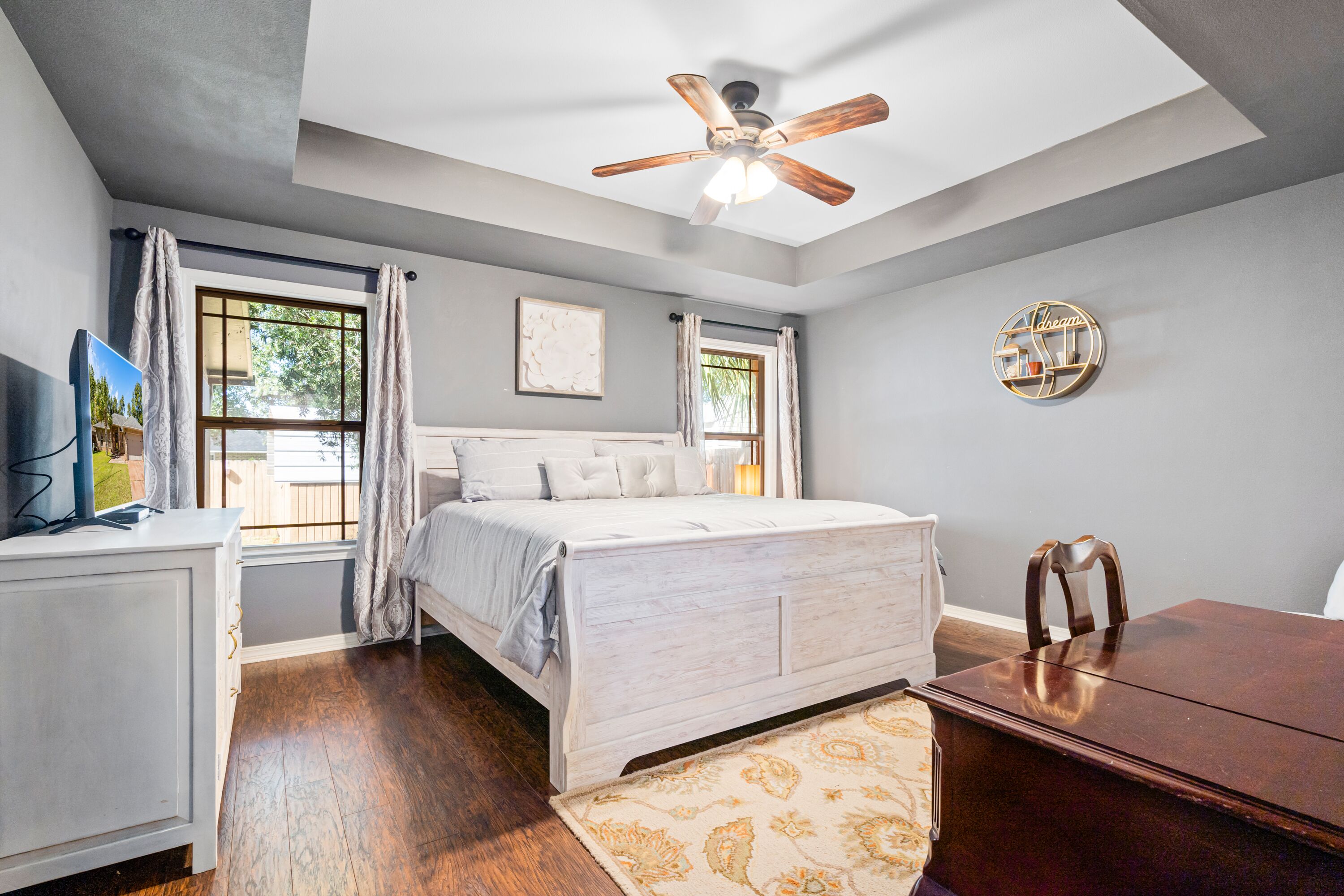 4 bedrooms, desk, iron/ironing board, free WiFi