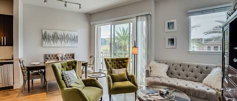 スマートテレビ、書斎 / ワークスペース、PC モニター