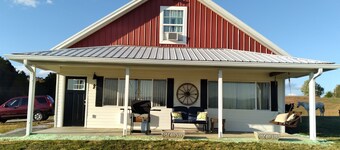 Horse farm with stunning mountain views!