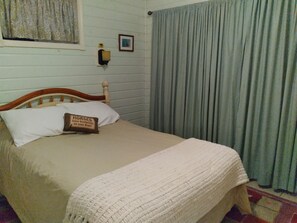 1 habitación, tabla de planchar con plancha, wifi gratis y ropa de cama 