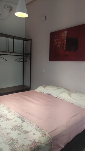 3 bedrooms, travel crib, free WiFi, bed sheets