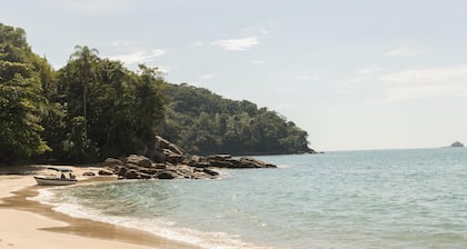 Beautiful house on the best beach in Caraguatatuba