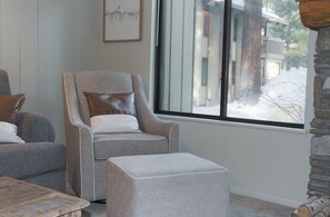 Televisión y chimenea 