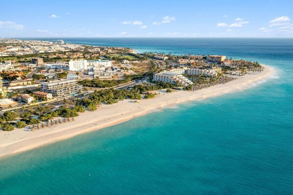 Beach nearby, sun loungers, beach towels