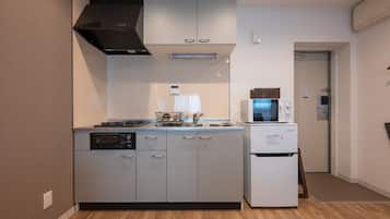 Quarto duplo luxo (check-in is not available after 11PM) | Cozinha privada | Geladeira, micro-ondas, chaleira elétrica, freezer