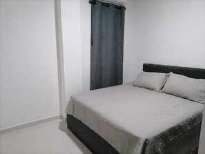 2 soverom, safe på rommet, strykejern/-brett og wi-fi (inkludert)