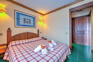 1 bedroom, free WiFi, bed sheets - Grange Hike & Ski - 38D Sestriere (Sauze di Cesana)