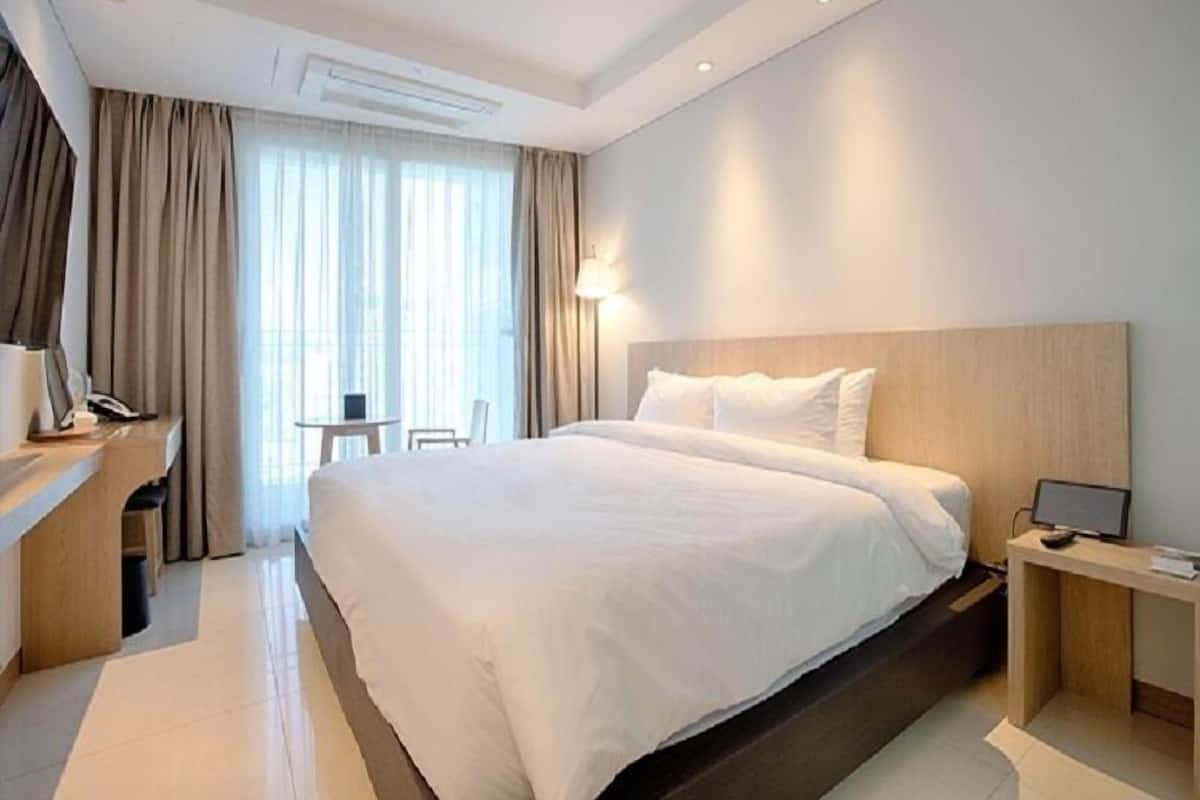 Deluxe King Terrace | 1 slaapkamer, een bureau, een laptopwerkplek, geluiddichte muren