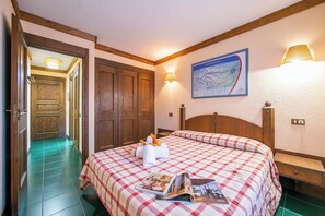Appartement Familial, 1 chambre, côté montagne (Grange Hike & Ski - 12D Sestriere) | 1 chambre, Wi-Fi gratuit, draps fournis