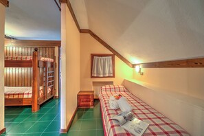 Family Apartment, Multiple Bedrooms, Mountainside (Sises Lodge - 29D Sestriere) - Grange Hike & Ski - 29D Sestriere (Sauze di Cesana)
