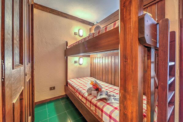 Family Apartment, Multiple Bedrooms, Mountainside (Sises Lodge - 29D Sestriere) | 1 bedroom, free WiFi, bed sheets