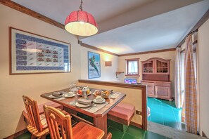 Family Apartment, Multiple Bedrooms, Mountainside (Sises Lodge - 29D Sestriere) | Dining