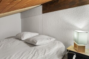 1 bedroom, iron/ironing board, travel cot, free WiFi