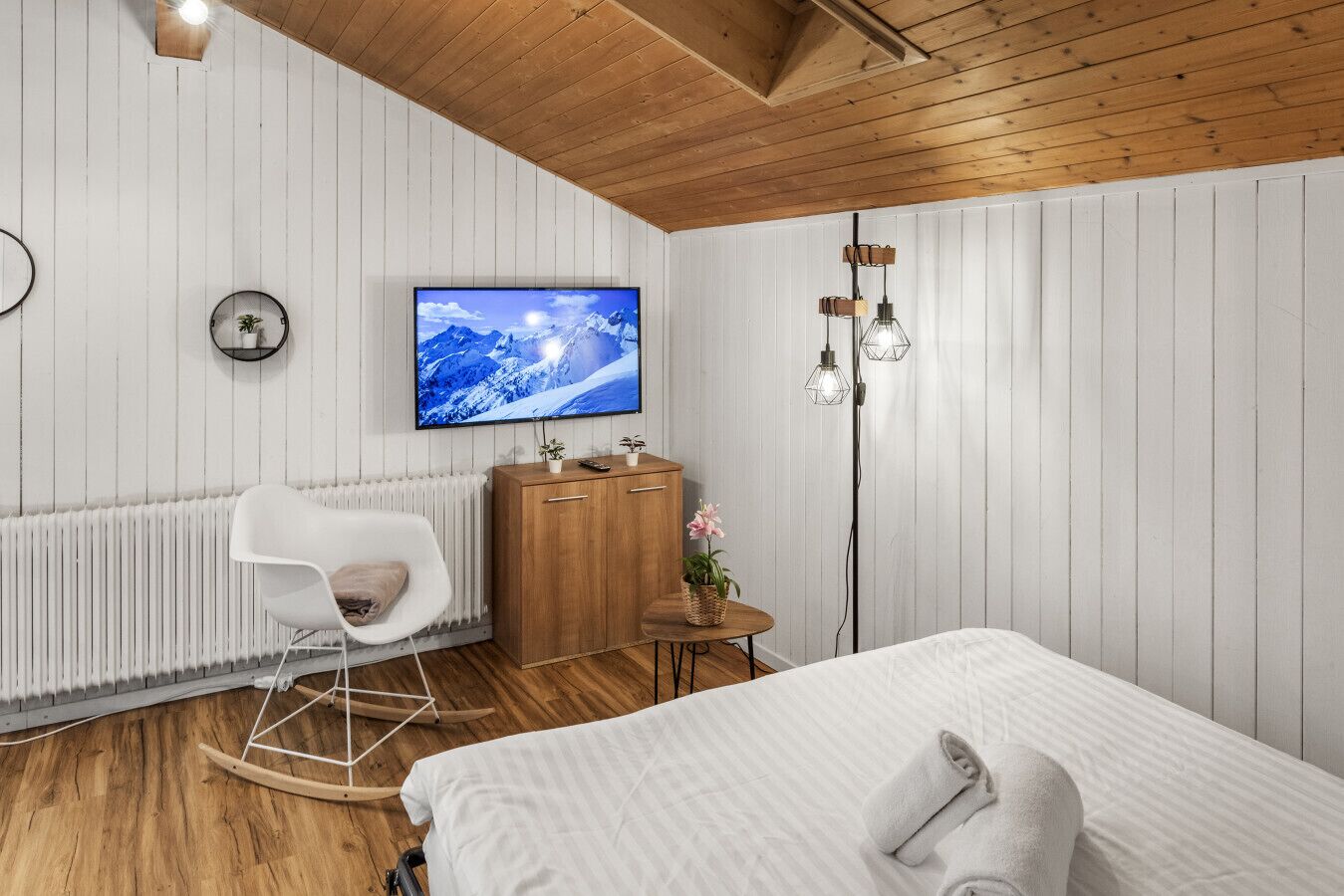 Iron/ironing board, travel crib, free WiFi, bed sheets