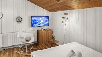Tabla de planchar con plancha, cuna de viaje, wifi gratis y ropa de cama