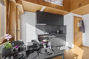 Oven, stovetop, coffee/tea maker, toaster