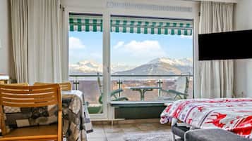 1 chambre, bureau, fer et planche Ă  repasser, lit parapluie